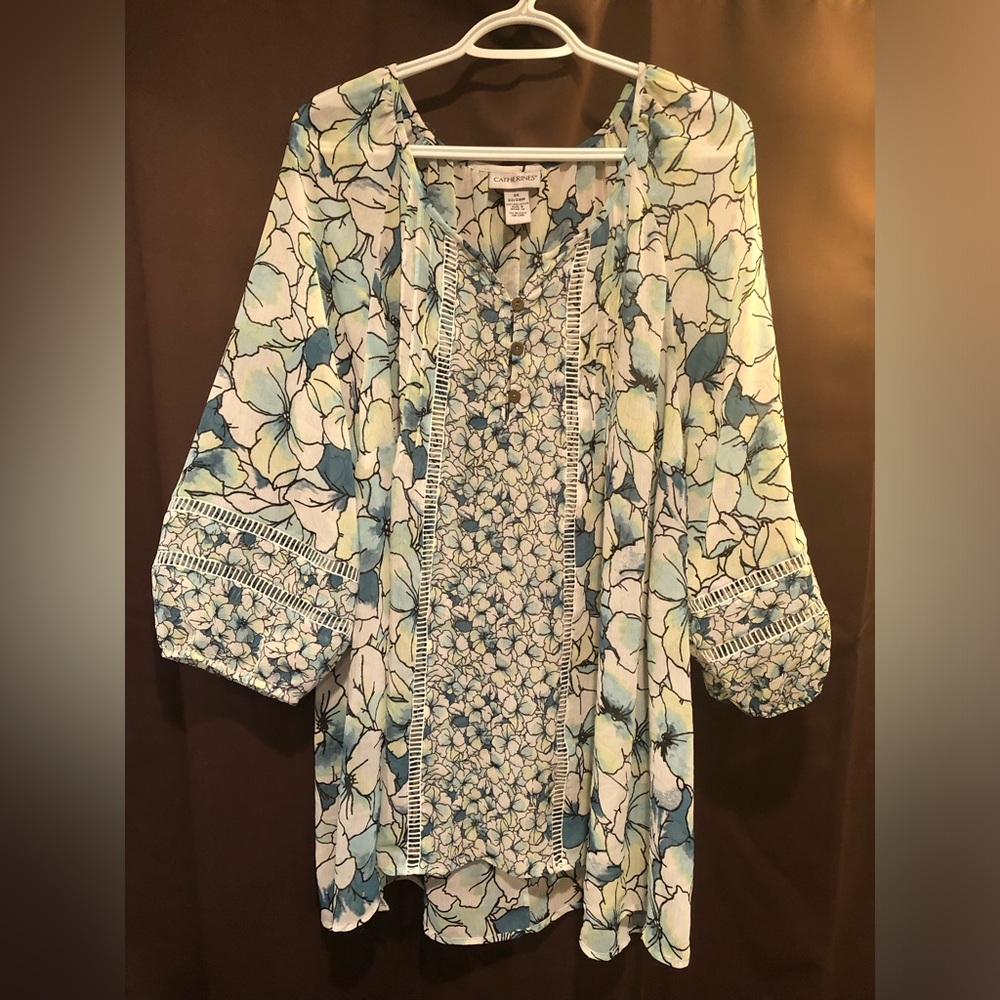 Catherine’s beautiful multi-green sheer blouse with buttons sz 2X (22/24W)